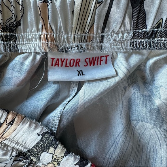 PREOWNED TAYLOR SWIFT SILKY ERAS TOUR TAYLORS VERSION RED PAJAMAS PJS WOMENS XL - Picture 8 of 9